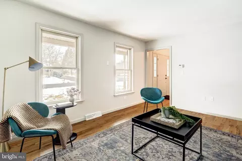 Living - 152 Kings Gate Dr, Lititz, PA 17543 photo 2 of 5