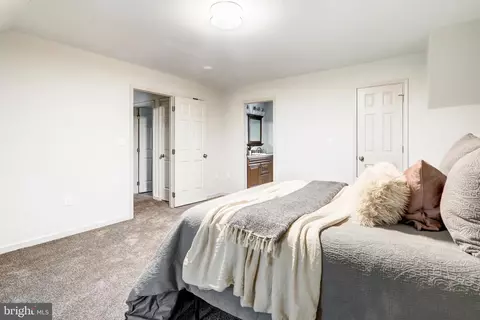 Bedroom - 152 Kings Gate Dr, Lititz, PA 17543 photo 4 of 4
