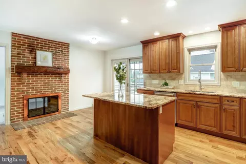 Kitchen - 152 Kings Gate Dr, Lititz, PA 17543 photo 6 of 8