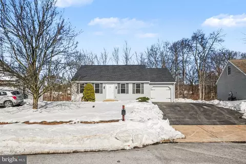27 Homestead Dr, Denver, PA 17517