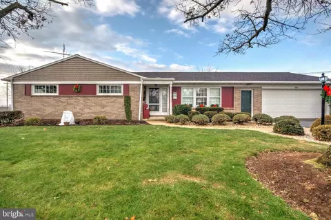 440 Ranck Rd, New Holland, PA 17557