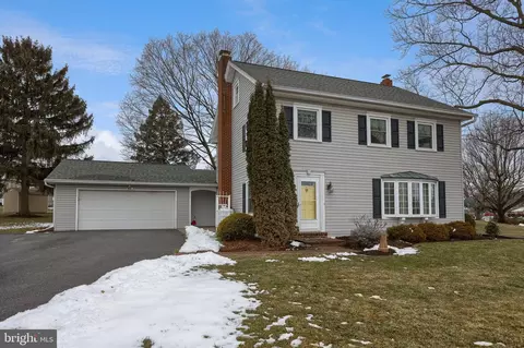 314 W Conestoga St, New Holland, PA 17557