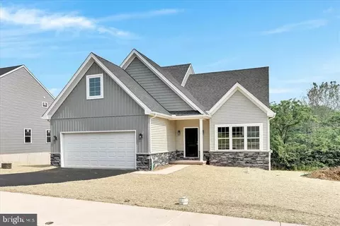 231 Pilgrim Dr, Lancaster, PA 17603