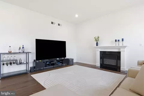 Living - 113 Cameron Ln, Lititz, PA 17543 photo 3 of 4