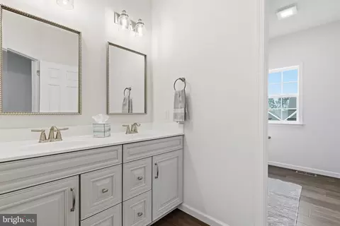 Bath - 113 Cameron Ln, Lititz, PA 17543 photo 1 of 4