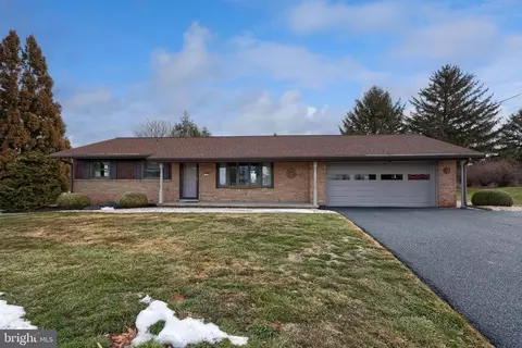 1235 Lebanon Rd, Manheim, PA 17545