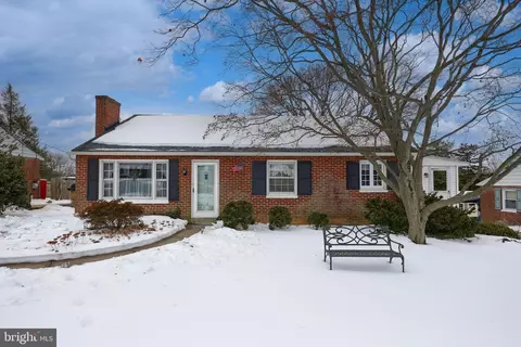 2120 Shaaron Dr, Lancaster, PA 17601