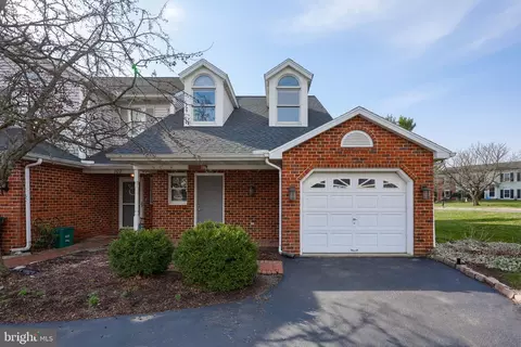 100 Pepperton Ct, Lititz, PA 17543