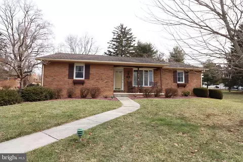 41 W Queen St, Ephrata, PA 17522