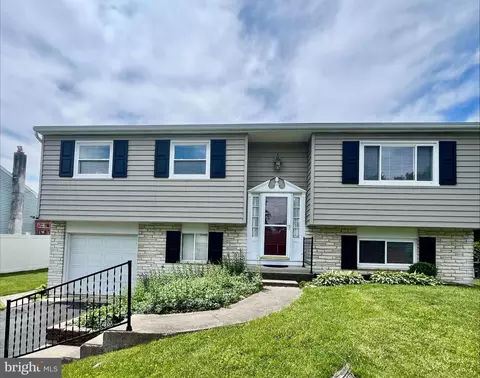 1942 Split Rock Rd, Lancaster, PA 17601
