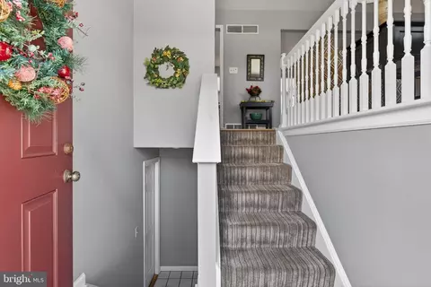 Entry Way - 146 S Oak St, Lititz, PA 17543 photo 1 of 8