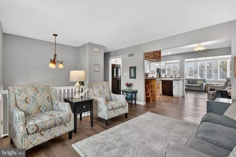 Entry Way - 146 S Oak St, Lititz, PA 17543 photo 3 of 8