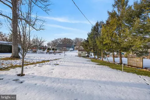 Exterior - 146 S Oak St, Lititz, PA 17543 photo 7 of 8