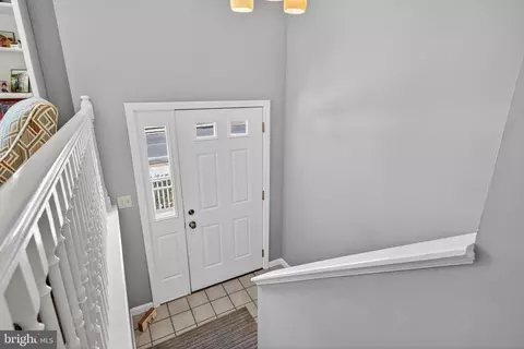 Entry Way - 146 S Oak St, Lititz, PA 17543 photo 2 of 8