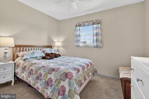 Bedroom - 146 S Oak St, Lititz, PA 17543 photo 4 of 6