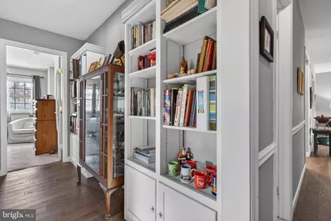 Entry Way - 146 S Oak St, Lititz, PA 17543 photo 6 of 8