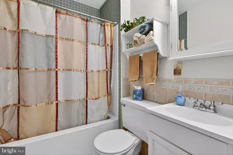 Bath - 146 S Oak St, Lititz, PA 17543 photo 2 of 3