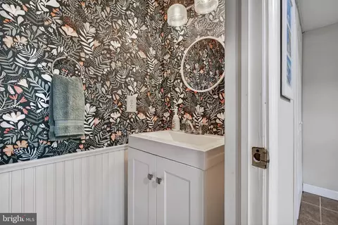 Bath - 146 S Oak St, Lititz, PA 17543 photo 3 of 3