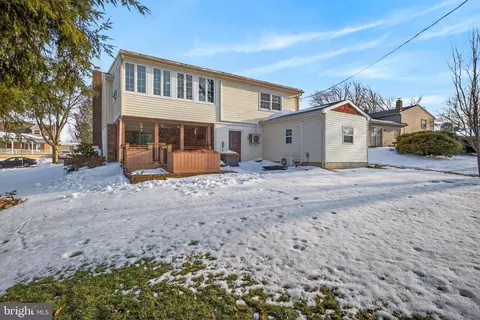 Exterior - 146 S Oak St, Lititz, PA 17543 photo 6 of 8