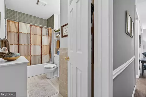 Entry Way - 146 S Oak St, Lititz, PA 17543 photo 7 of 8