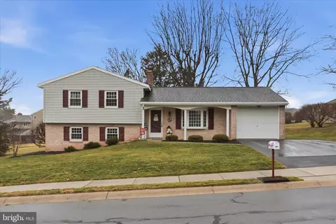842 N 4th St, Denver, PA 17517
