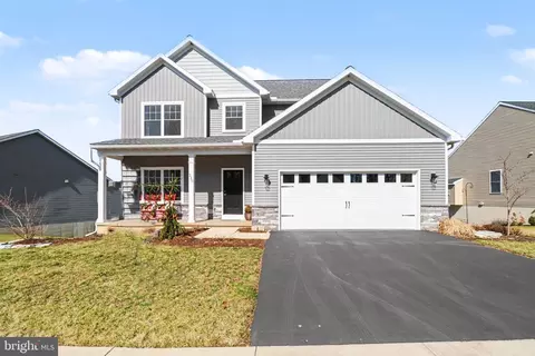 220 Pebble Dr, Elizabethtown, PA 17022