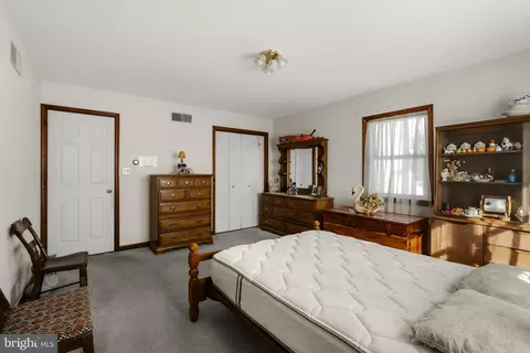 Bedroom - 85 Wissler Rd, Lititz, PA 17543 photo 2 of 6