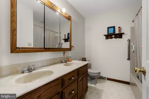 Bath - 85 Wissler Rd, Lititz, PA 17543 photo 2 of 3