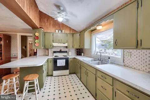 Kitchen - 791 Hopeland Rd, Lititz, PA 17543 photo 4 of 4