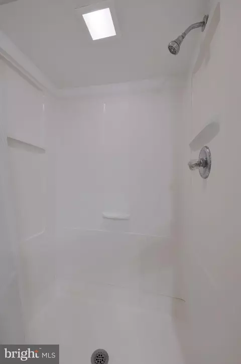 Bath - 791 Hopeland Rd, Lititz, PA 17543 photo 5 of 5