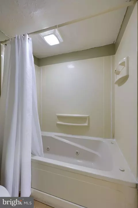 Bath - 791 Hopeland Rd, Lititz, PA 17543 photo 1 of 5