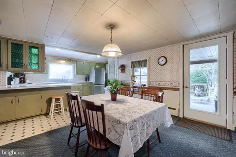 Dining - 791 Hopeland Rd, Lititz, PA 17543 photo 1 of 3