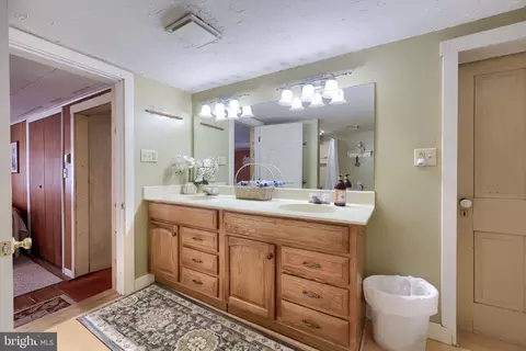 Bath - 791 Hopeland Rd, Lititz, PA 17543 photo 2 of 5