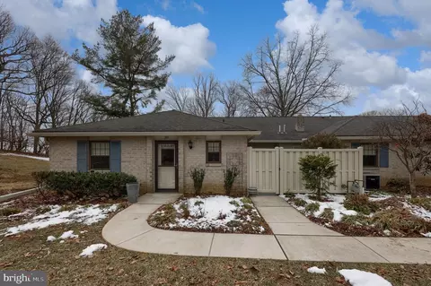 357 Valleybrook Dr, Lancaster, PA 17601