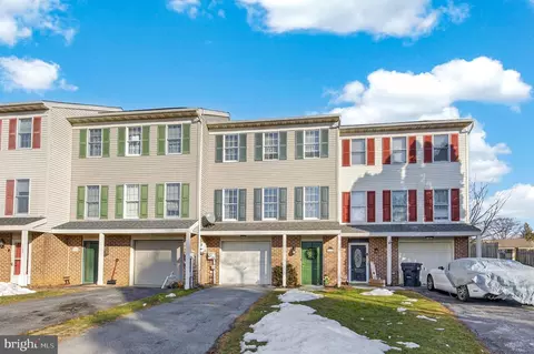 129 Townhouse Ln, Lancaster, PA 17603