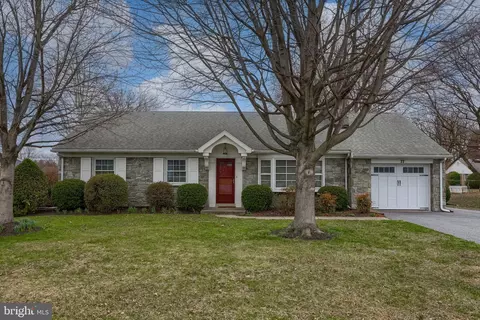 77 Highland Dr, Lancaster, PA 17602