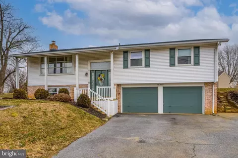 15 Main St, Akron, PA 17501