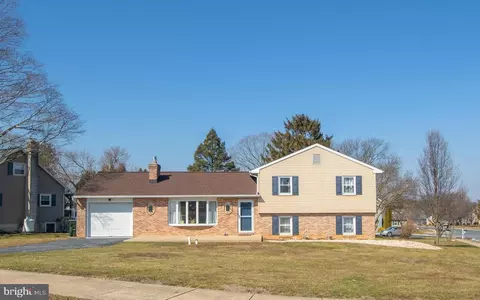 315 W Broad St, New Holland, PA 17557