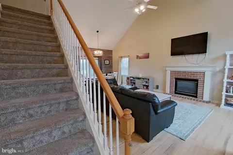 Entry Way - 44 Duffield Dr, Lititz, PA 17543 photo 1 of 5