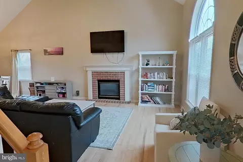Entry Way - 44 Duffield Dr, Lititz, PA 17543 photo 2 of 5