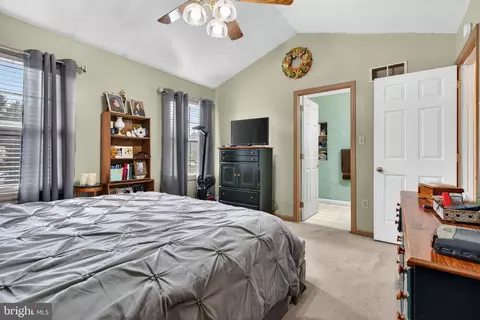 Bedroom - 10 Cold Stream Dr, Lancaster, PA 17603 photo 2 of 3