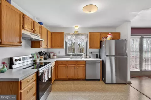 Kitchen - 10 Cold Stream Dr, Lancaster, PA 17603 photo 1 of 2