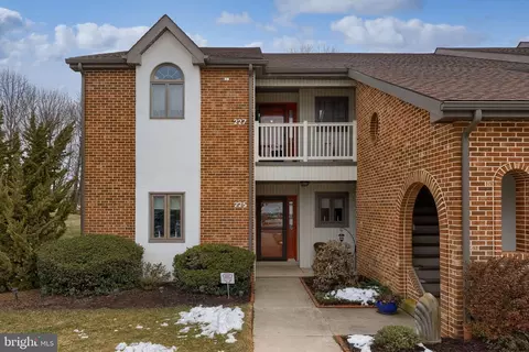 225 Black Oak Dr, Lancaster, PA 17602
