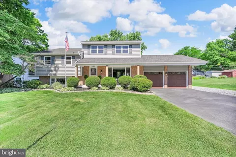 1842 Longview Dr, Lancaster, PA 17601