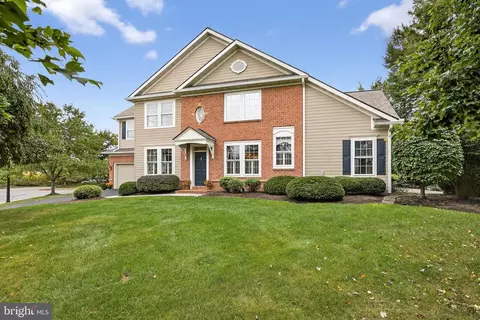 30 Farmview Ln, Lititz, PA 17543
