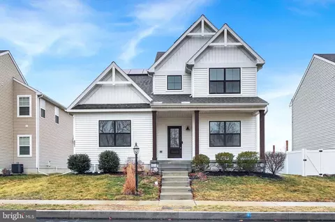 107 Honeysuckle Dr, Marietta, PA 17547