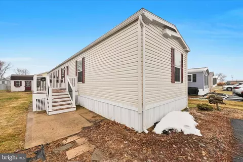 60 Penn Valley Vlg, Lititz, PA 17543 photo 3