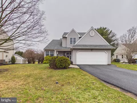Exterior - 119 Saybrooke Dr, Lititz, PA 17543 photo 4 of 7