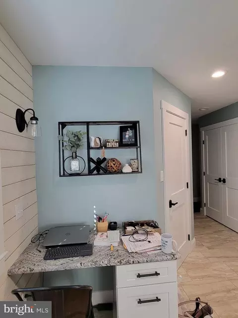 Entry Way - 119 Saybrooke Dr, Lititz, PA 17543 photo 4 of 5