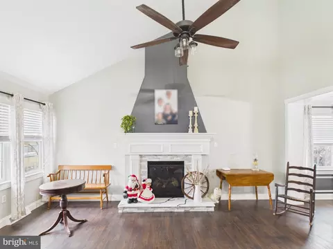 Living - 119 Saybrooke Dr, Lititz, PA 17543 photo 1 of 4